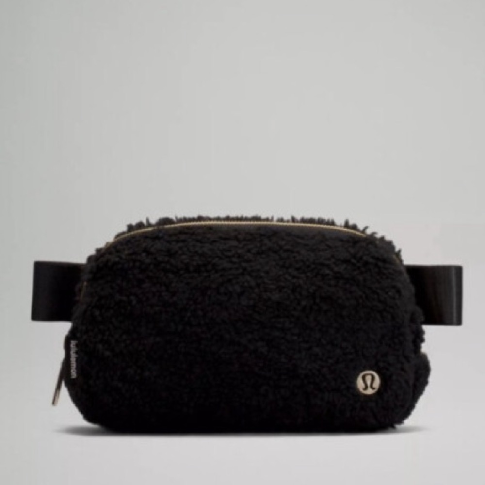 NWT Lululemon Everywhere Belt Bag Black Sherpa Fleece 1L New Adjustable